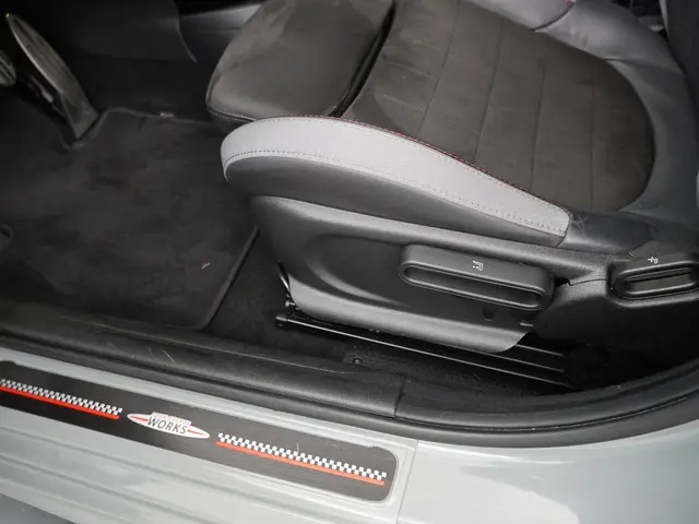 MINI 5-Deurs Cooper Dalston Edition 2021 Benzine 23