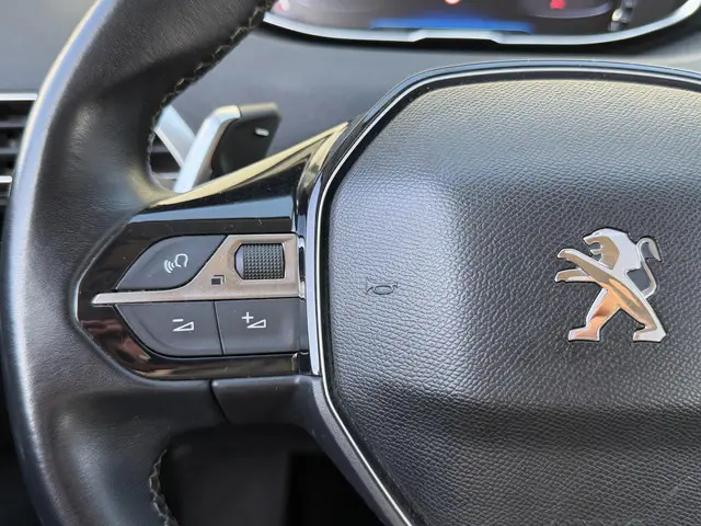 Peugeot 5008 1.2 PureTech/ Navi/PDC/AUT/7-Zits 2019 Benzine 18