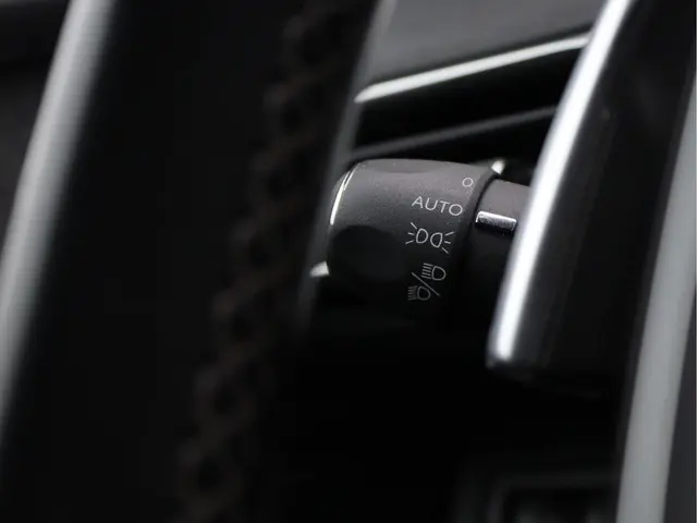 Peugeot 3008 1.6 e-THP Premium 2018 Benzine 35
