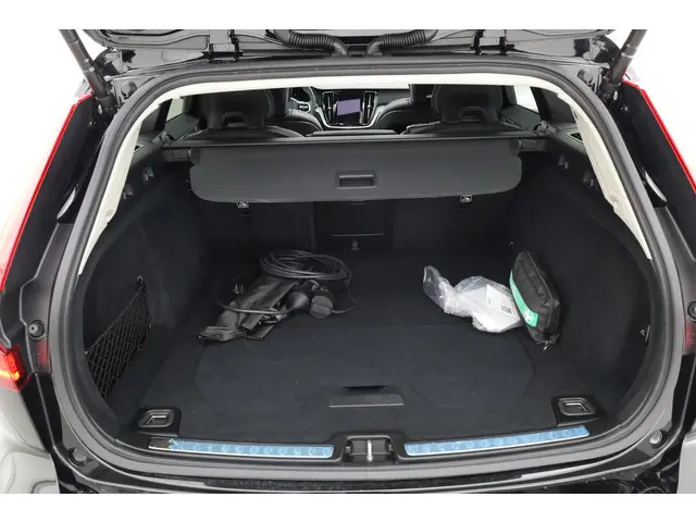 Volvo V60 T8 Recharge Ultra Dark 2025 Hybride Benzine 31