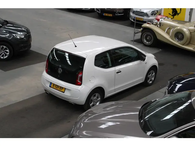 Volkswagen up! 1.0 groove up! BlueMotion 2014 Benzine 23