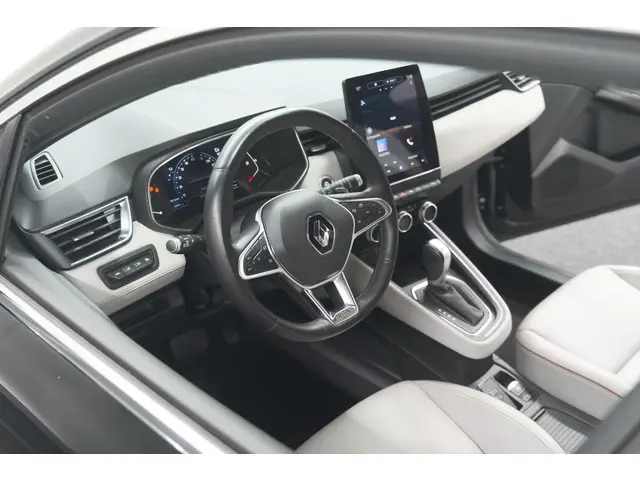 Renault Clio TCe 130 EDC Initiale Paris 2020 Benzine 2