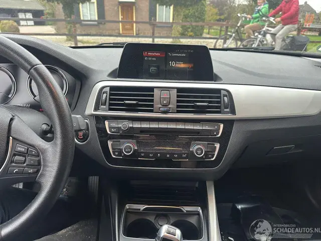 BMW 1 Serie 118i Executive 2017 Benzine 11