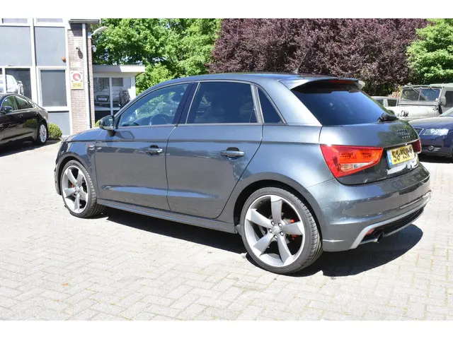Audi A1 Sportback 1.2 TFSI Pro Line S 2012 Benzine 6