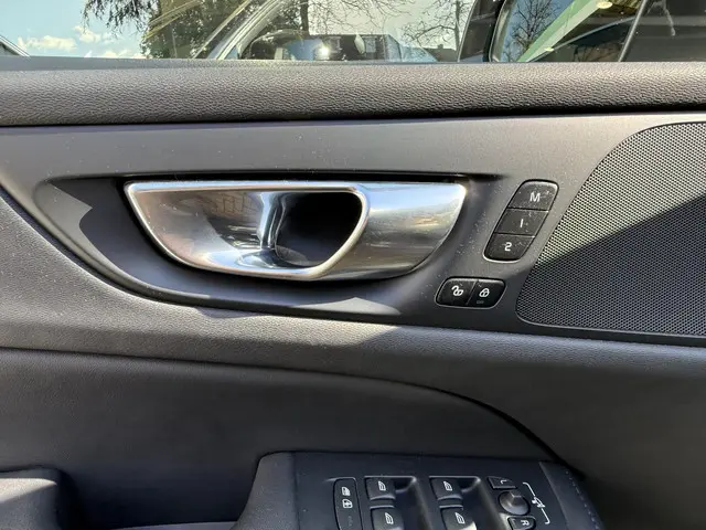 Volvo V60 2.0 B4 Plus Bright 2022 Benzine 22