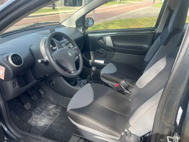 Peugeot 107 1.0 Access Accent 2012 Benzine 9