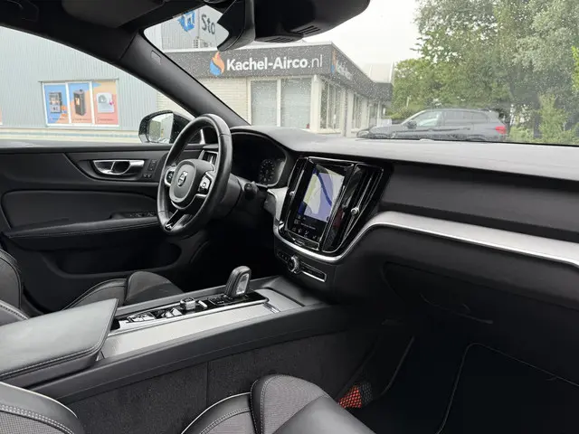 Volvo V60 2.0 B4 Aut. 197pk MHEV R-Design 2020 Benzine 12