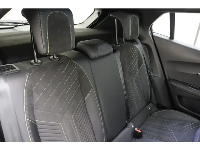 Peugeot e-2008 EV GT 54 kWh 2024 Elektrisch 15