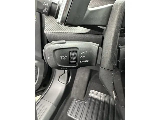 Peugeot 2008 1.2 Hybrid 145 GT 2025 Hybride Benzine 20