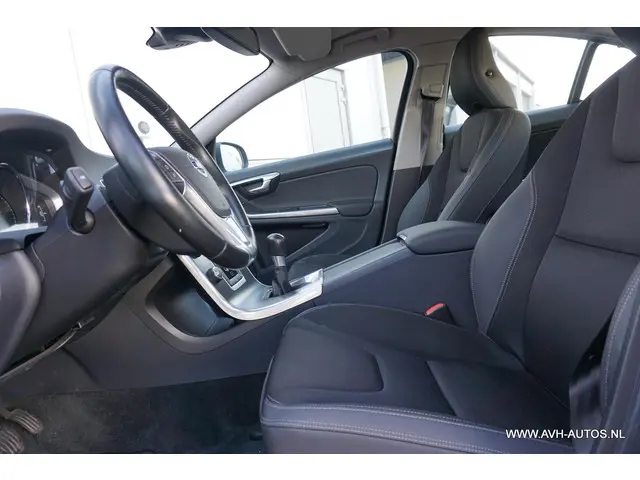 Volvo S60 1.6 T3 Momentum 2015 Benzine 6