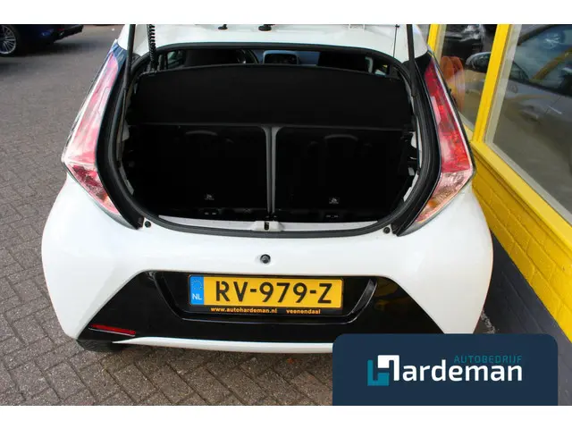 Toyota Aygo 1.0 VVT-i x-play Automaat Camera 2017 Benzine 9