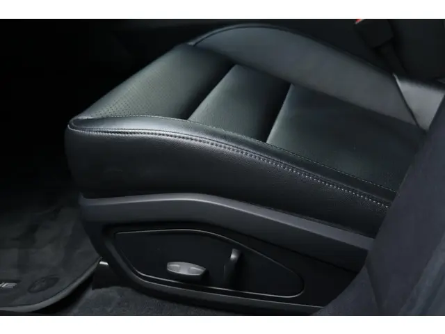 Porsche Taycan 79 kWh 2022 Elektrisch 11