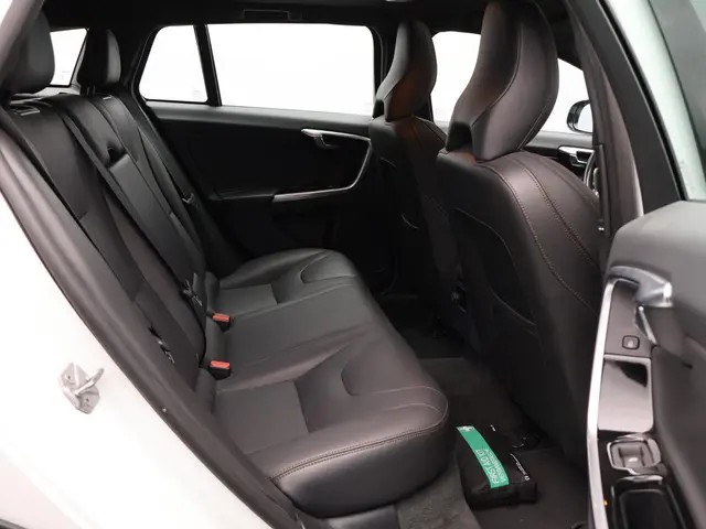 Volvo V60 Cross Country 2.0 T5 Polar+ 2018 Benzine 10