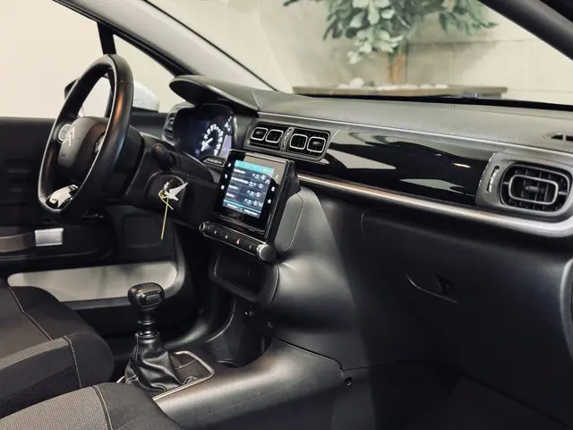 Citroën C3 1.2 PureTech 110PK Shine 2020 Benzine 25