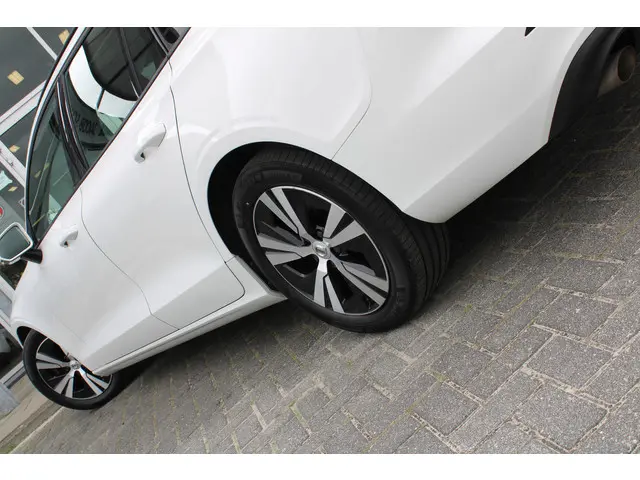 Volvo V60 B3 Automaat Momentum Advantage 2021 Benzine 67