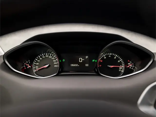 Peugeot 308 1.2 e-THP Sport 2014 Benzine 23