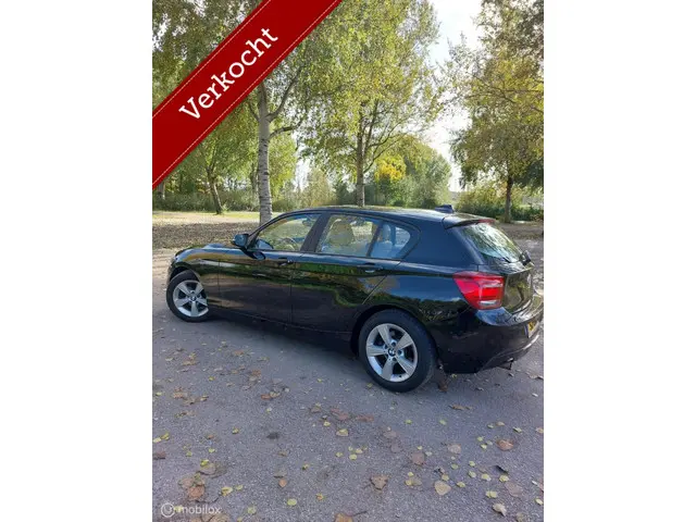 BMW 1 Serie 114i EDE Business Sport 2013 Benzine 3