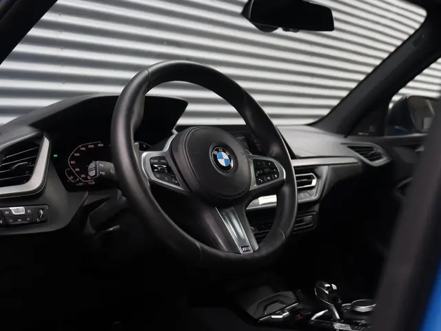 BMW 1 Serie 5-deurs M135i xDrive 2019 Benzine 13