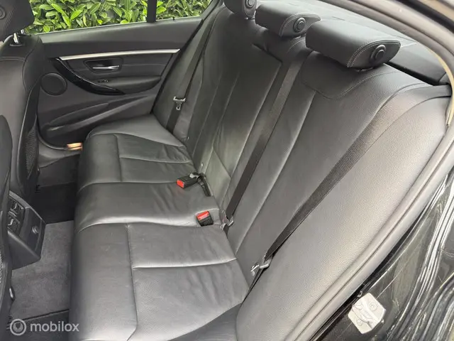 BMW 3 Serie 318i Luxury Edition 2019 2019 Benzine 10