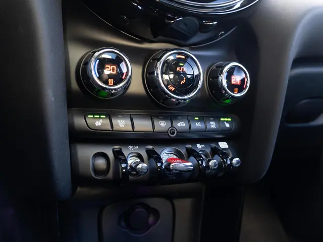 MINI 3-Deurs Cooper 2022 Benzine 24