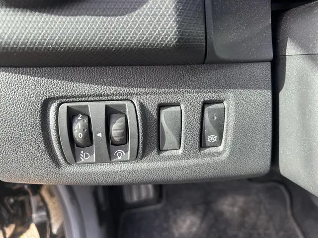 Renault Clio Estate 0.9 TCe Limited 2018 Benzine 8