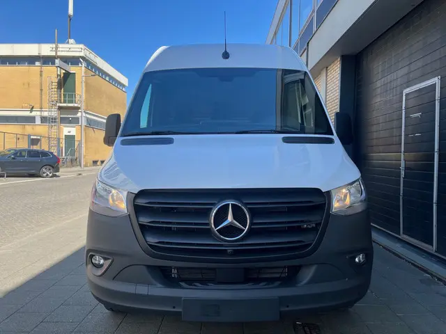 Mercedes-Benz Sprinter 317 1.9 CDI L2H2 2022 Diesel 36