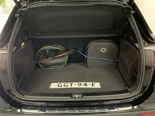 Mercedes-Benz GLA 250 e AMG Line 2023 Hybride Benzine 9