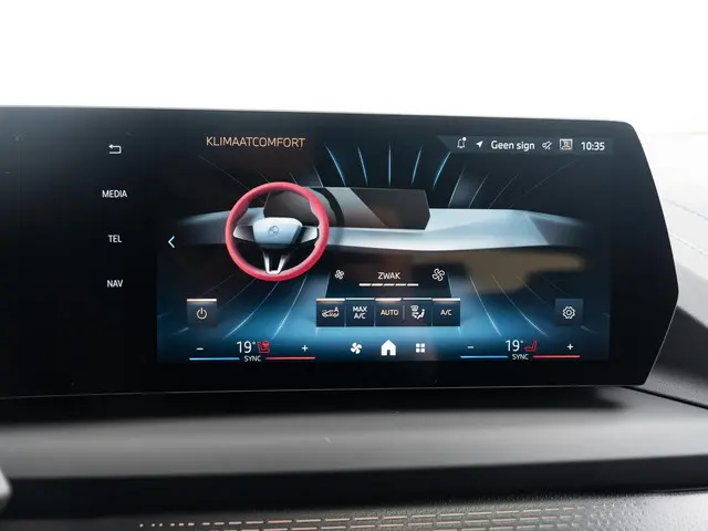 BMW 1 Serie 120 2025 Benzine 38