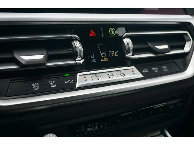 BMW 3 Serie Sedan 318i 2021 Benzine 18