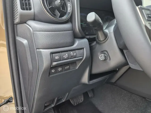 Toyota Land Cruiser 250 2.8 D-4D First Edition 2024 Diesel 15