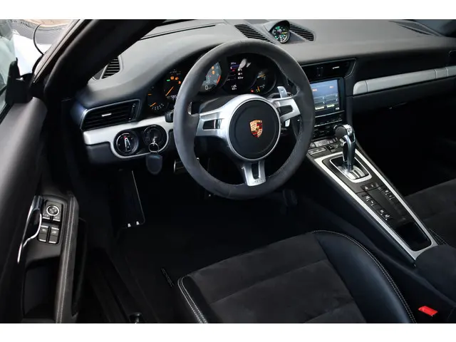 Porsche 911 3.8 GT3 2015 Benzine 35