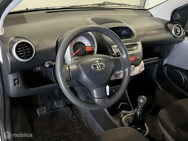 Toyota Aygo 1.0 VVT-i Now 5-drs [ NAP airco ] 2013 Benzine 7