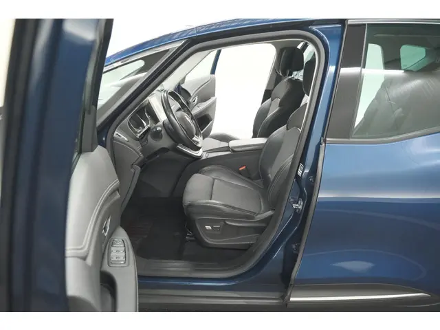 Renault Scénic TCe 140 EDC Bose 2021 Benzine 31