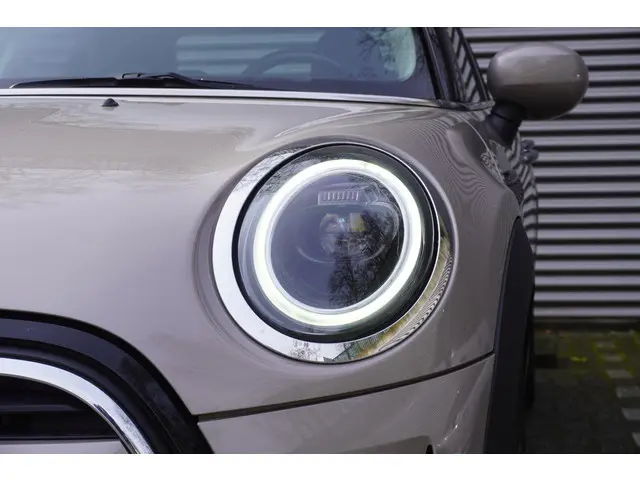 MINI 5-Deurs One 2022 Benzine 6