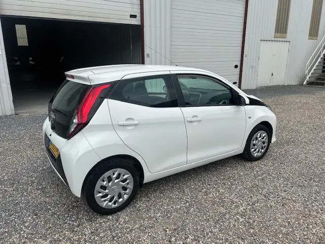 Toyota Aygo 1.0 VVT-i x-play 2020 Benzine 6