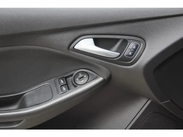 Ford Focus Wagon 1.0 Trend Edition 2015 Benzine 27