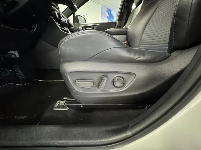 Toyota RAV4 2.5 Hybrid Bi-Tone 2019 Hybride Benzine 32