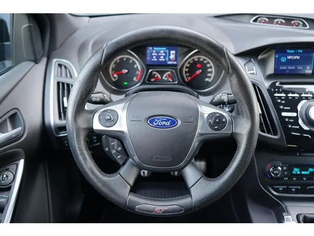 Ford Focus Wagon 2.0 EcoBoost ST-3 2014 Benzine 33