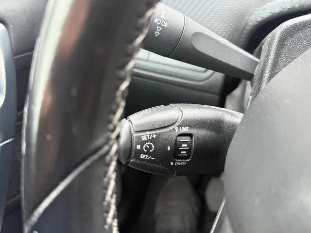 Peugeot 2008 1.2 PureTech Allure 2017 Benzine 34