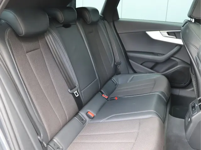 Audi A4 Avant 1.4 TFSI Sport S line edition 2018 Benzine 23