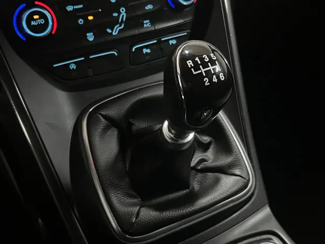 Ford C-MAX 1.5 Titanium 2018 Benzine 33