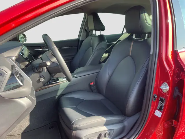 Toyota Camry 2.5 Hybrid Business + 2021 Hybride Benzine 11