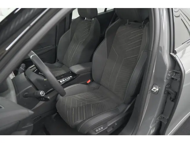 Peugeot e-2008 EV GT 50 kWh 2025 Elektrisch 28