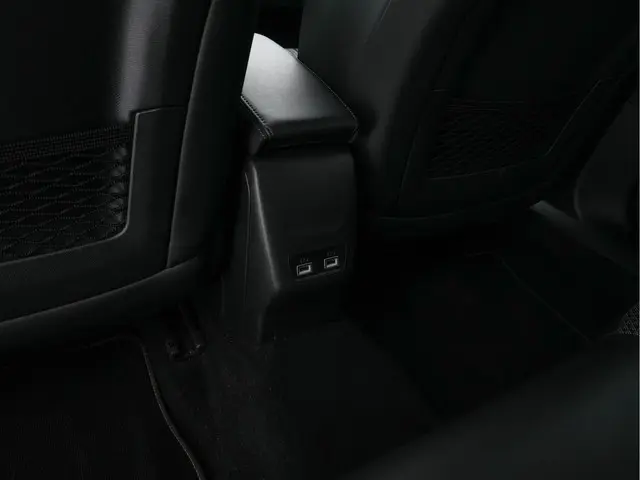 Peugeot e-2008 EV GT 50 kWh {SOH-91%} 2021 Elektrisch 25