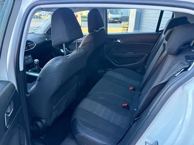 Peugeot 308 1.2 PureTech Allure 2017 Benzine 14