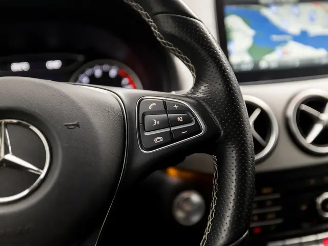 Mercedes-Benz B-Klasse 180 Ambition Sport 2017 Benzine 19