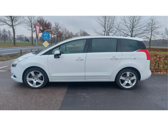 Peugeot 5008 1.6 THP Active 7p. 2013 Benzine 15