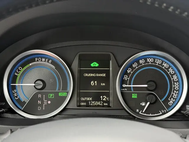 Toyota Auris 1.8 Hybrid Executive 2013 Hybride Benzine 25