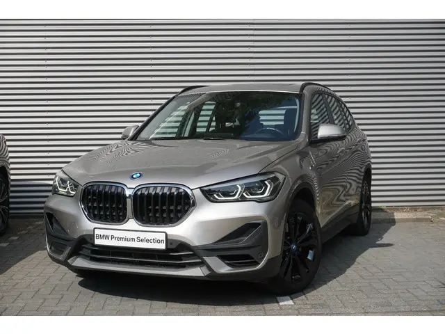 BMW X1 xDrive25e 2022 Hybride Benzine 28