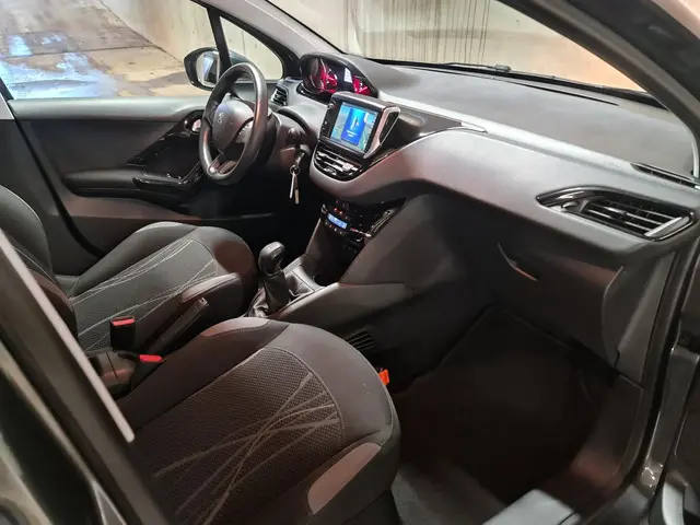 Peugeot 208 1.2 VTi Envy 2014 Benzine 14